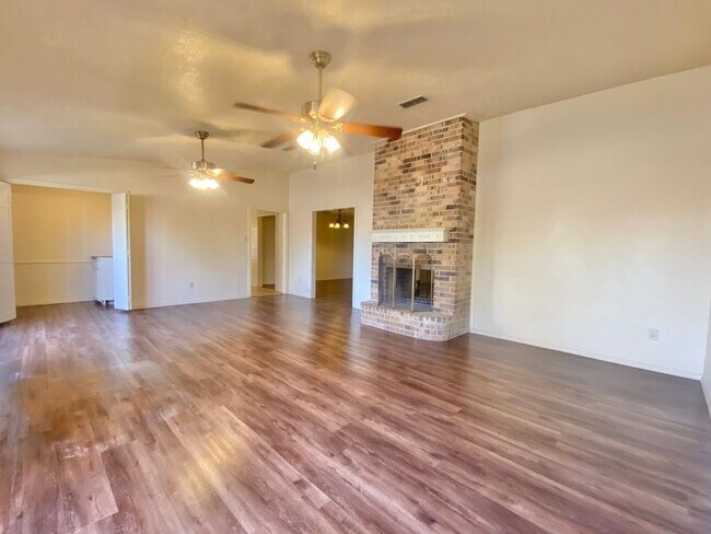 Building Photo - Great 5 bedroom home near LCU now available