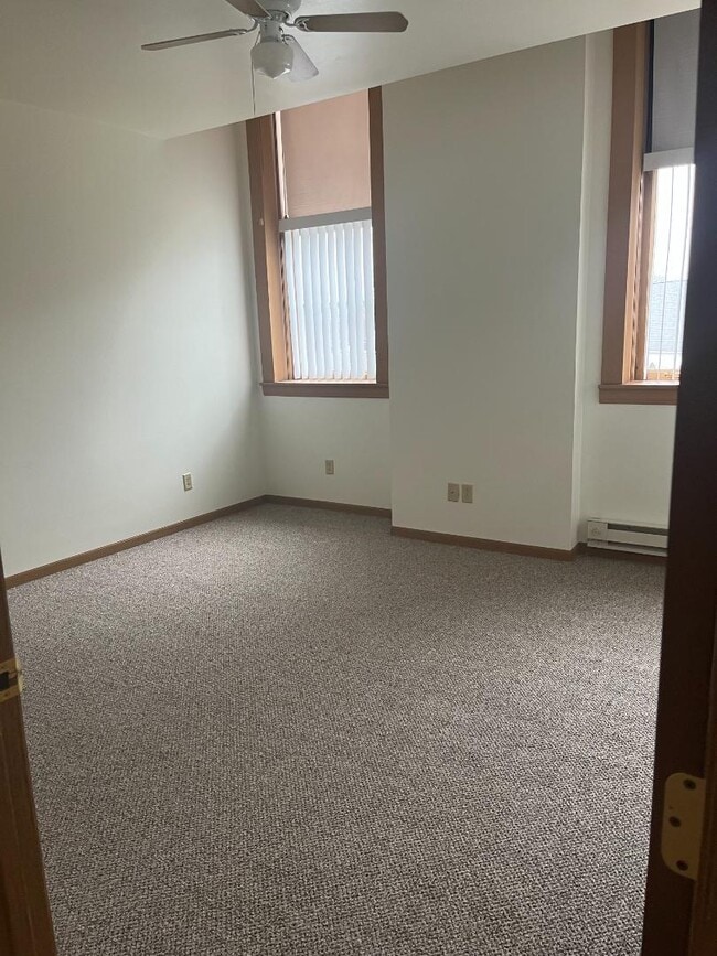 Building Photo - Heritage House Apartments