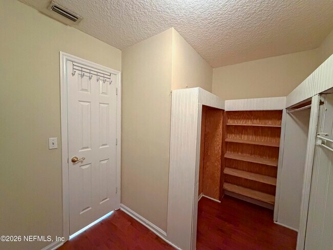 Building Photo - 10753 Long Cove Ct