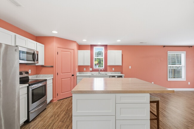 Building Photo - 3104 Husky Way