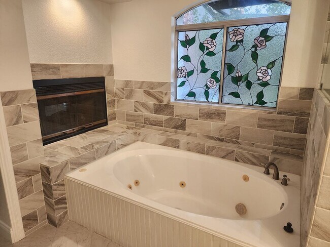 Building Photo - Gorgeous 5 Bedroom in Carmel Mtn Ranch in Gated Community