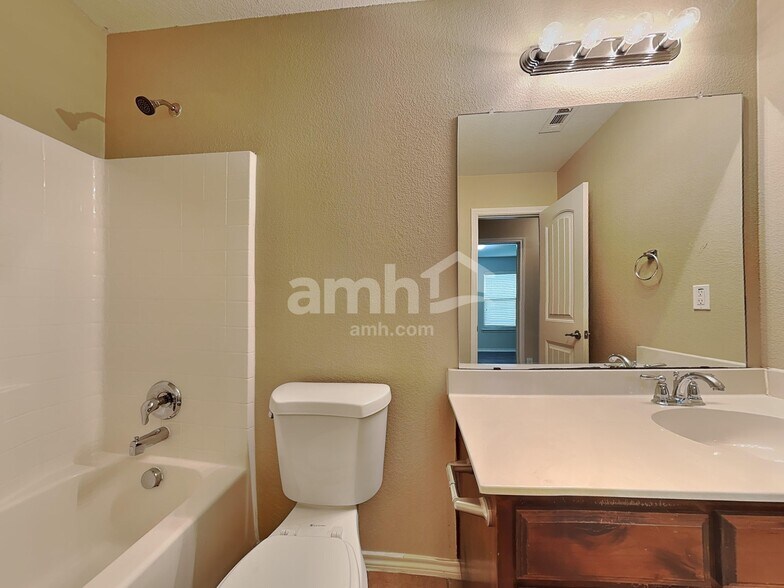 Building Photo - 5040 Britton Ridge Ln