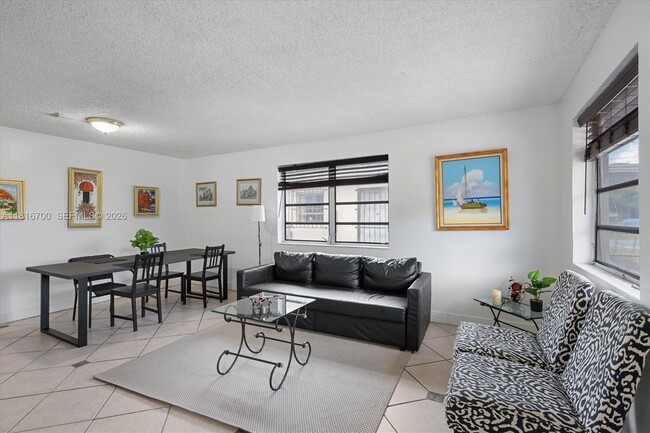 Building Photo - 5726 SW 20th St