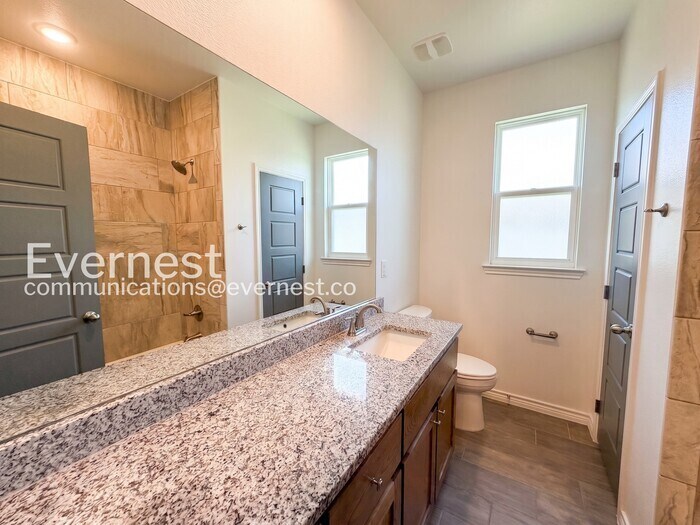 Building Photo - 726 Freedom Cir