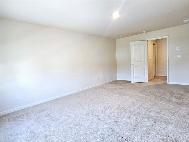 Building Photo - 306 Walnut Grv Wy