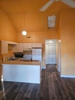 Building Photo - 500 Fairway Village Dr