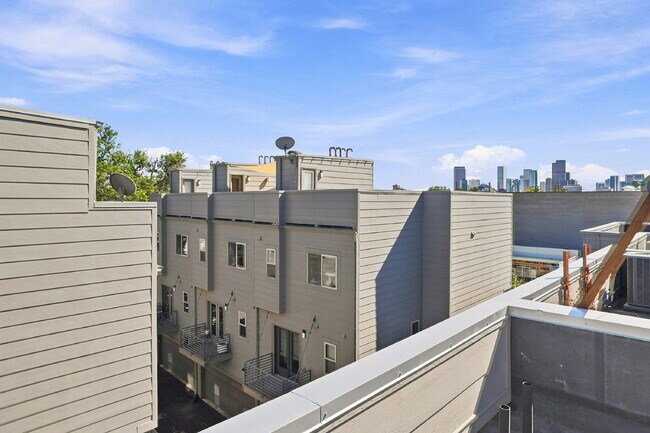 Building Photo - $4,015.95 with $300 Off The First Month's Rent, 3 Beds - 3.5 Baths, Single-Family Home in Denver ...