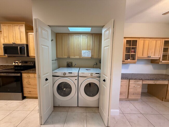 Building Photo - Lake Arrowhead 2 bedroom / 2 bath Condo