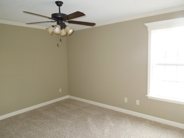 Building Photo - Charming 3-Bedroom Home with Modern Amenit...