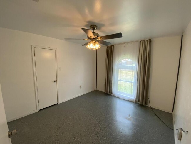 Building Photo - 1122 Rhonda Lee St