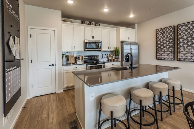 Building Photo - Modern 2 Bed / 2 Bath 1st Floor Condo w/ 1...