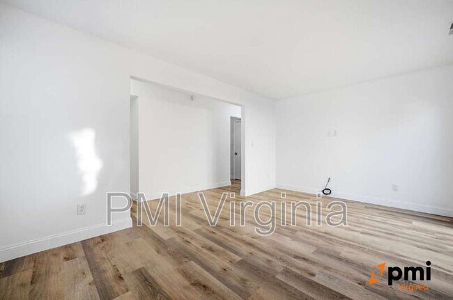 Building Photo - 1143 Clear Springs Rd