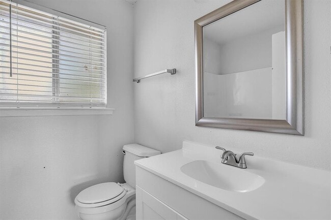 Building Photo - 2414 B Patrick Henry St