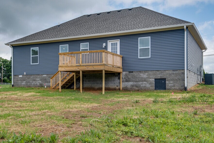 Building Photo - 648 S Tunnel Rd