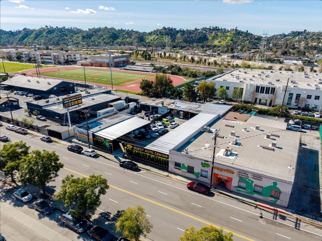 Building Photo - 2346 N San Fernando Rd