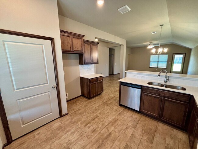 Building Photo - Wonderful 3 Bed 2 Bath Home in Norman