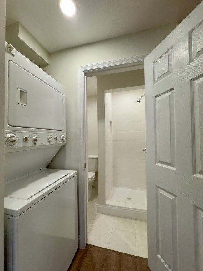 Building Photo - Charming 2 Bedroom/2 Bathroom Townhome in Barre Circle, MD!