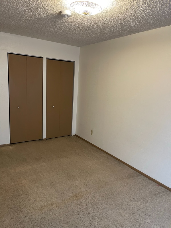 Building Photo - 932 E Washington St