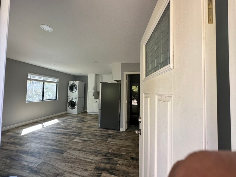 Building Photo - 620 Wilshire Pl