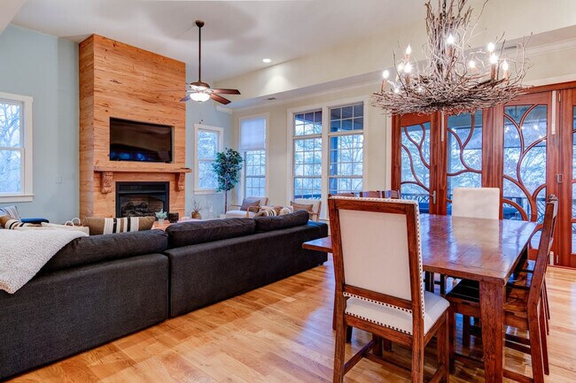 Building Photo - 376 Grandview Dr