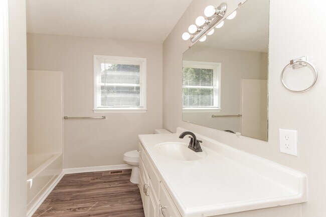 Building Photo - 504 Woodstream Dr