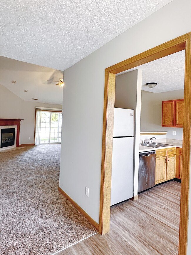 Building Photo - 2332 Hopkins Dr