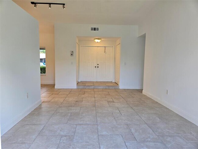 Building Photo - 14720 Highland Springs Ct