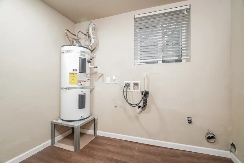 Building Photo - 23048-23016 16th Ave S