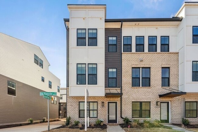 Building Photo - High-End 2BR Townhome | Rooftop Terrace + 2-Car Garage | 24-Unit Community