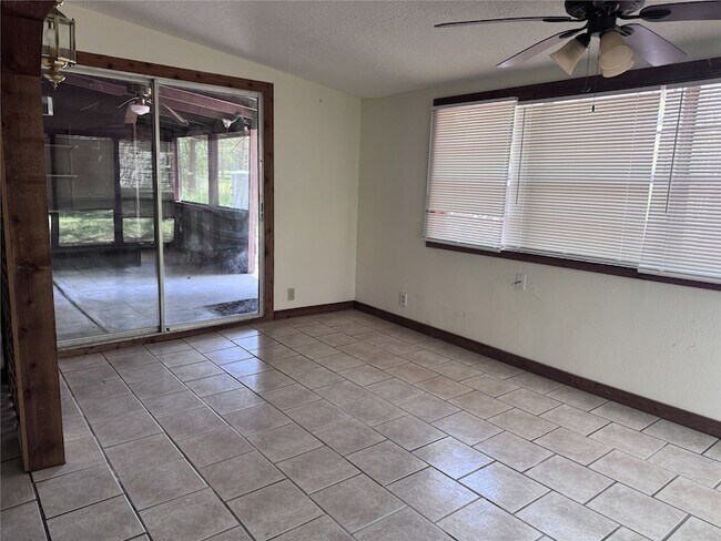 Building Photo - 16477 Piper Ln