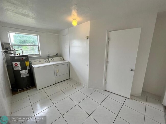 Building Photo - 7941 Plantation Blvd