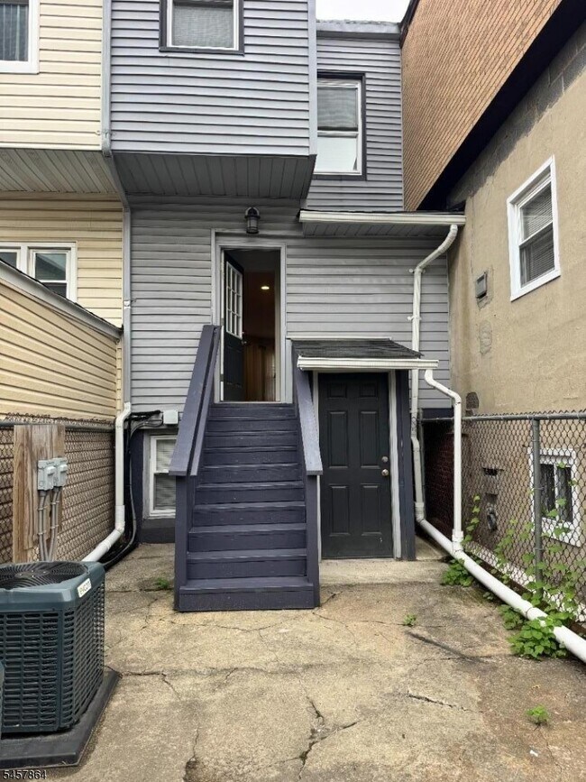 Building Photo - 968 Dehart Pl