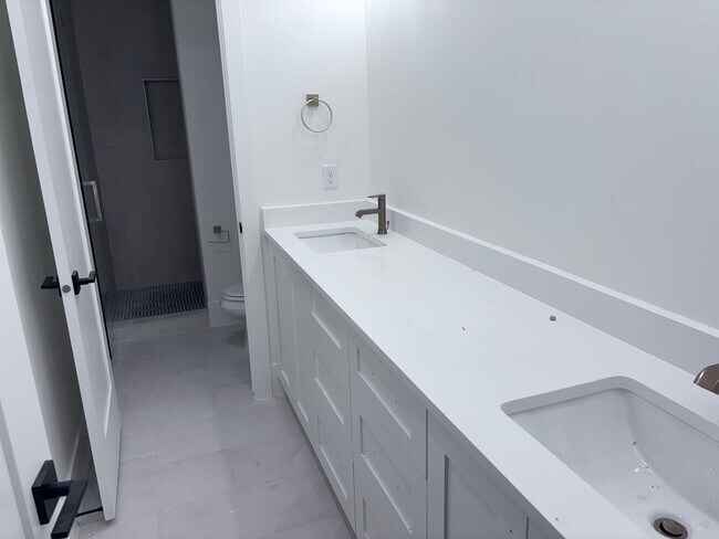 Building Photo - Gorgeous New Construction with 6 bed 4 bath plus Swimming Pool and RV Garage