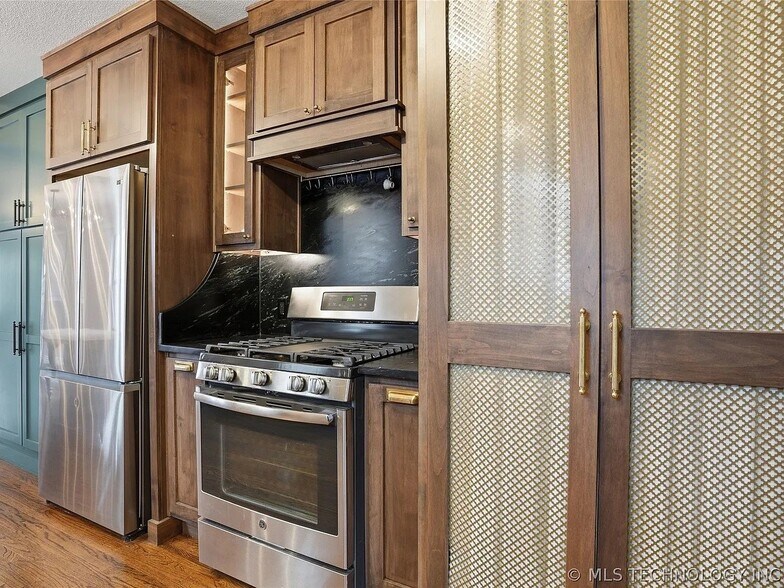 Building Photo - 1623 S Victor Ave