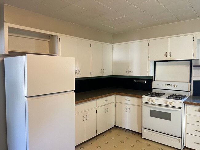 Building Photo - Spacious 4 Bedroom Hamilton, MI
