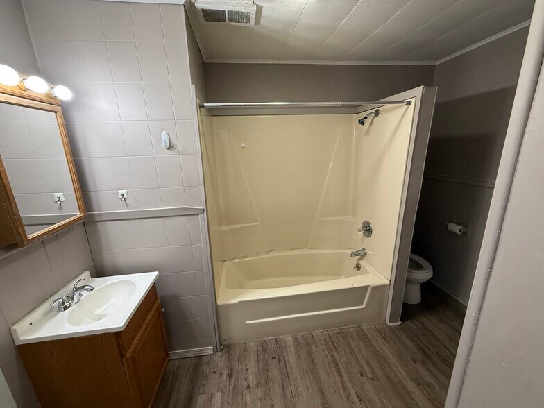 Building Photo - 501 S 10th St