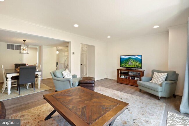 Building Photo - 11 Donagh Ct