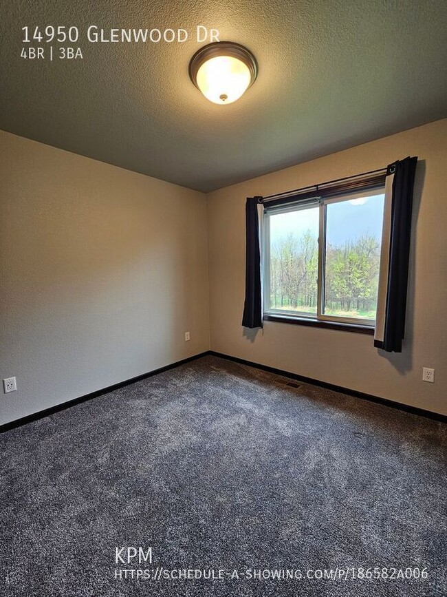 Building Photo - 14950 Glenwood Dr