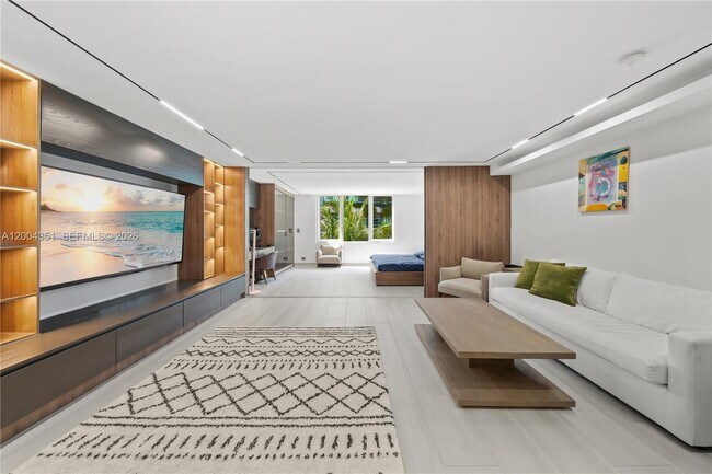 Building Photo - 2301 Collins Ave