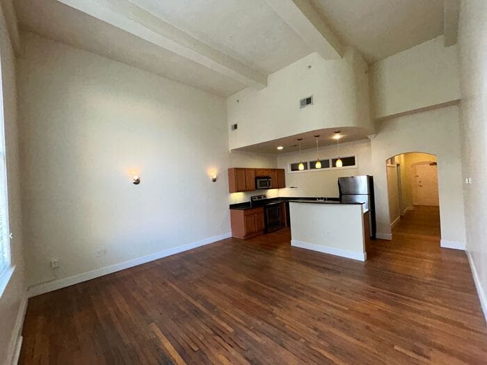 Building Photo - 525 E Grace St