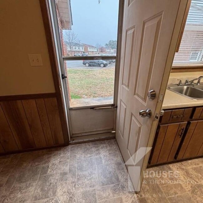 Building Photo - 120 New Prospect Church Rd