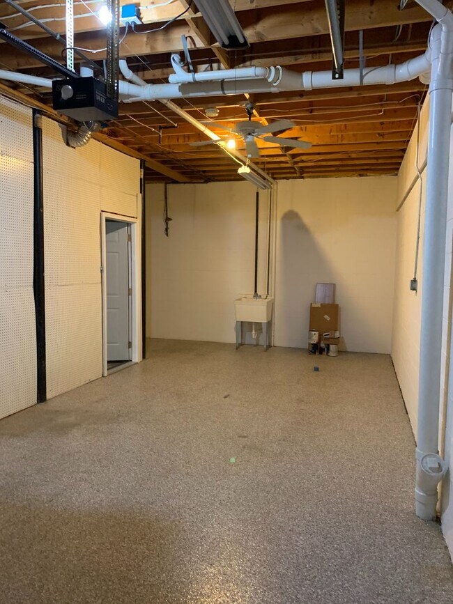Building Photo - 3 Bedroom / 2.5 Bath Condo  Johnson City, TN
