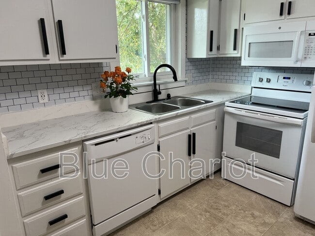 Building Photo - 4100 Pittsford Rd