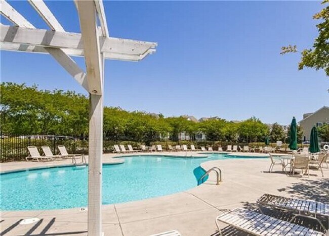 Building Photo - Stunning rental home in beautiful Ardrey Crest