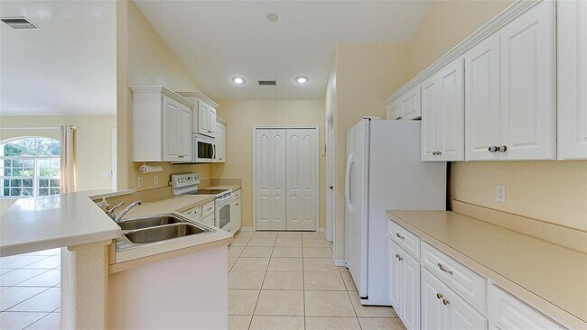 Building Photo - 7146 Sablon Rd