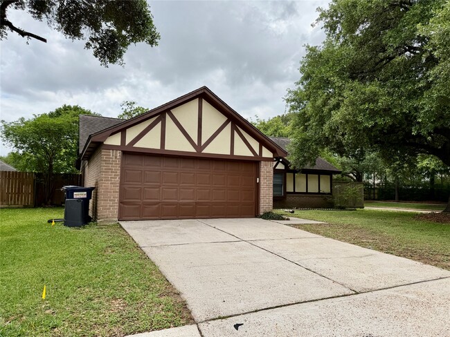 Building Photo - 19335 Diversion Dr