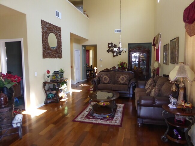 Building Photo - COMING SOON! 4 Bedroom Home in the Canyon Gate Community in Newhall!