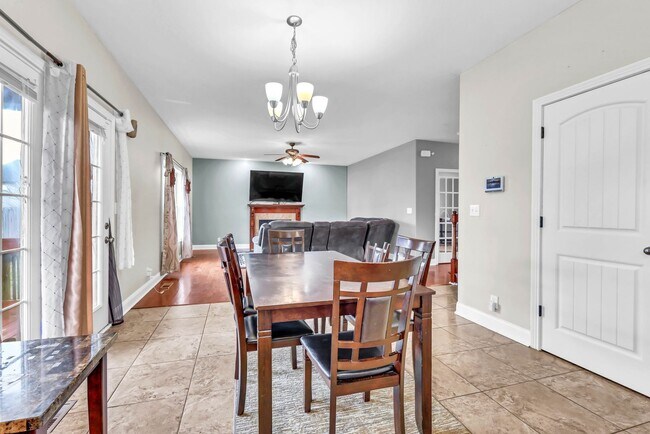 Building Photo - 3342 Cotham Ln