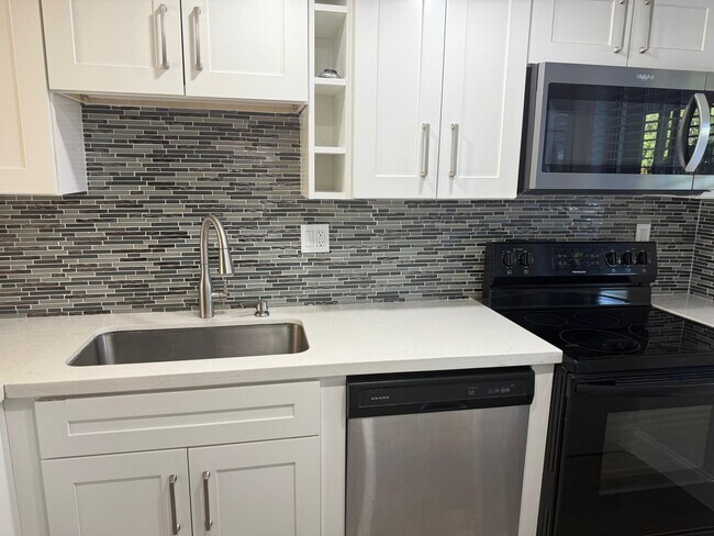 Building Photo - 2786 Tennis Club Dr