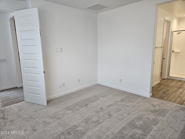 Building Photo - 4150 E Sagebrush St
